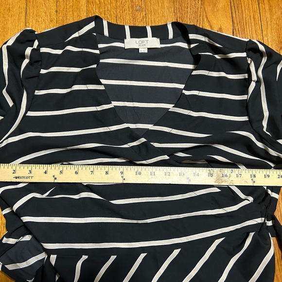 Ann Taylor LOFT Striped Wrap Blouse Office Career Party Size 16  Black Color - Picture 8 of 9